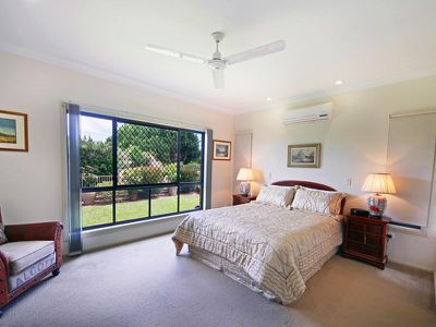 19 Montgomery Close, Atherton