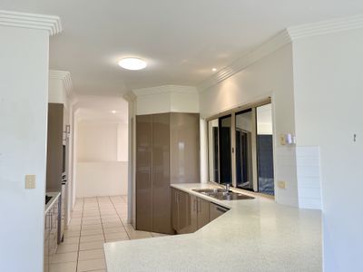 64 Cromdale Circuit, Kawungan