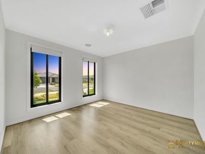 8 Pankina Road, Mambourin