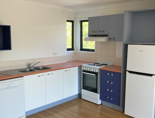 Noosa Lakes 1 Bedroom Upstairs Apartment image 3