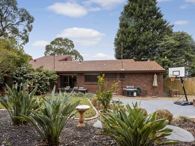 32 Mackintosh Road, Wheelers Hill