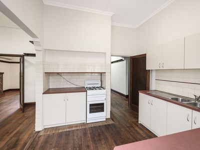 33 Robert Street, Como