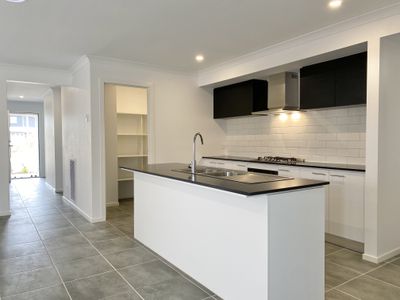 101 Palmdale Crescent, Mambourin