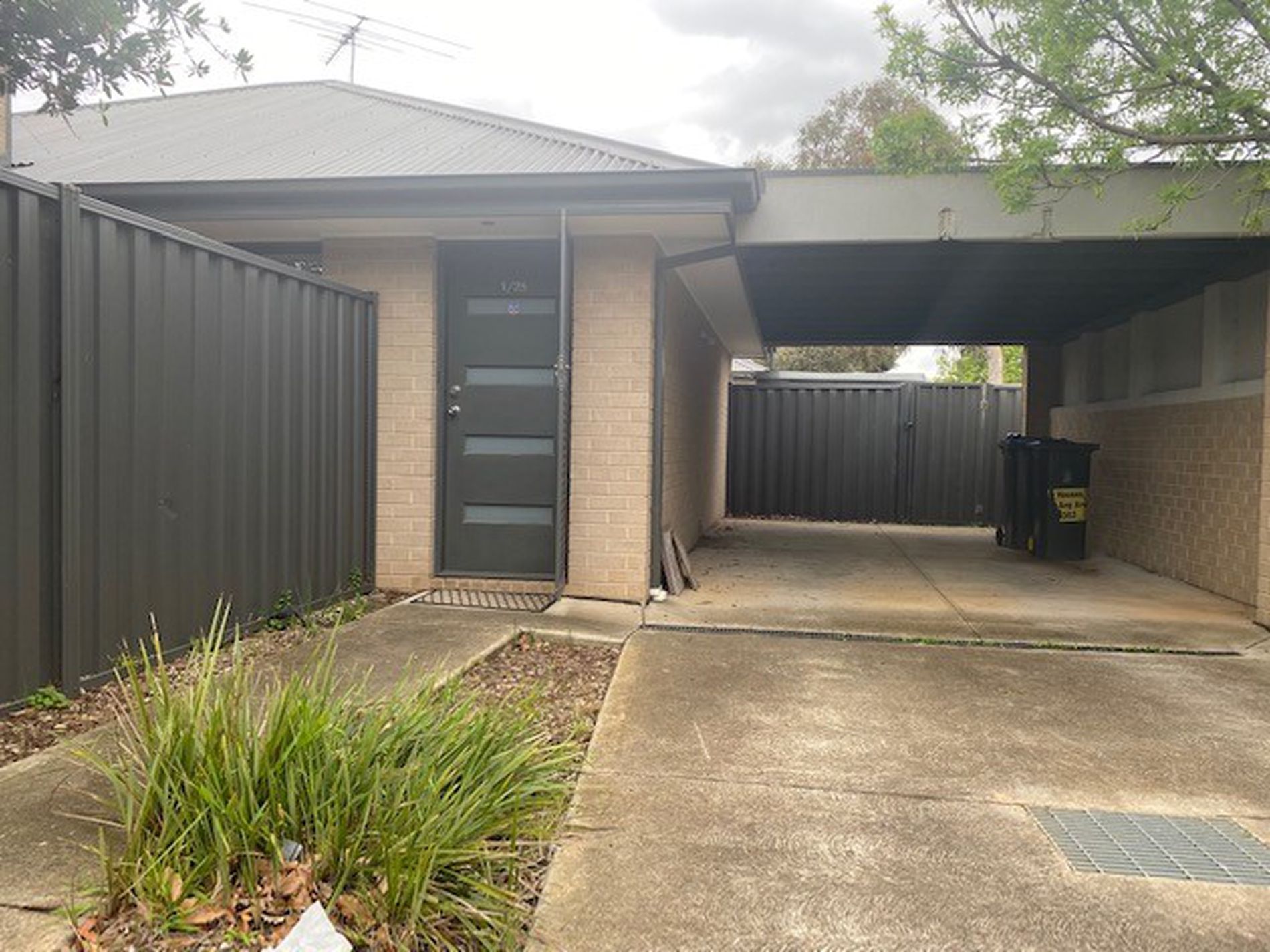 1 / 25 Deutgam Street, Werribee