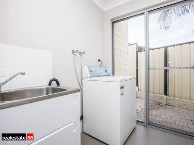 9 / 12 Arbon Way, Lockridge