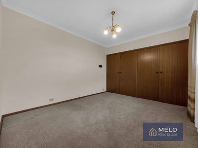 6 Landau Place, Avondale Heights