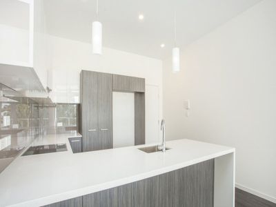 9 / 30 Second Avenue, Sandgate