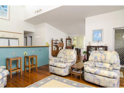 8 Driftwood Drive, Castaways Beach