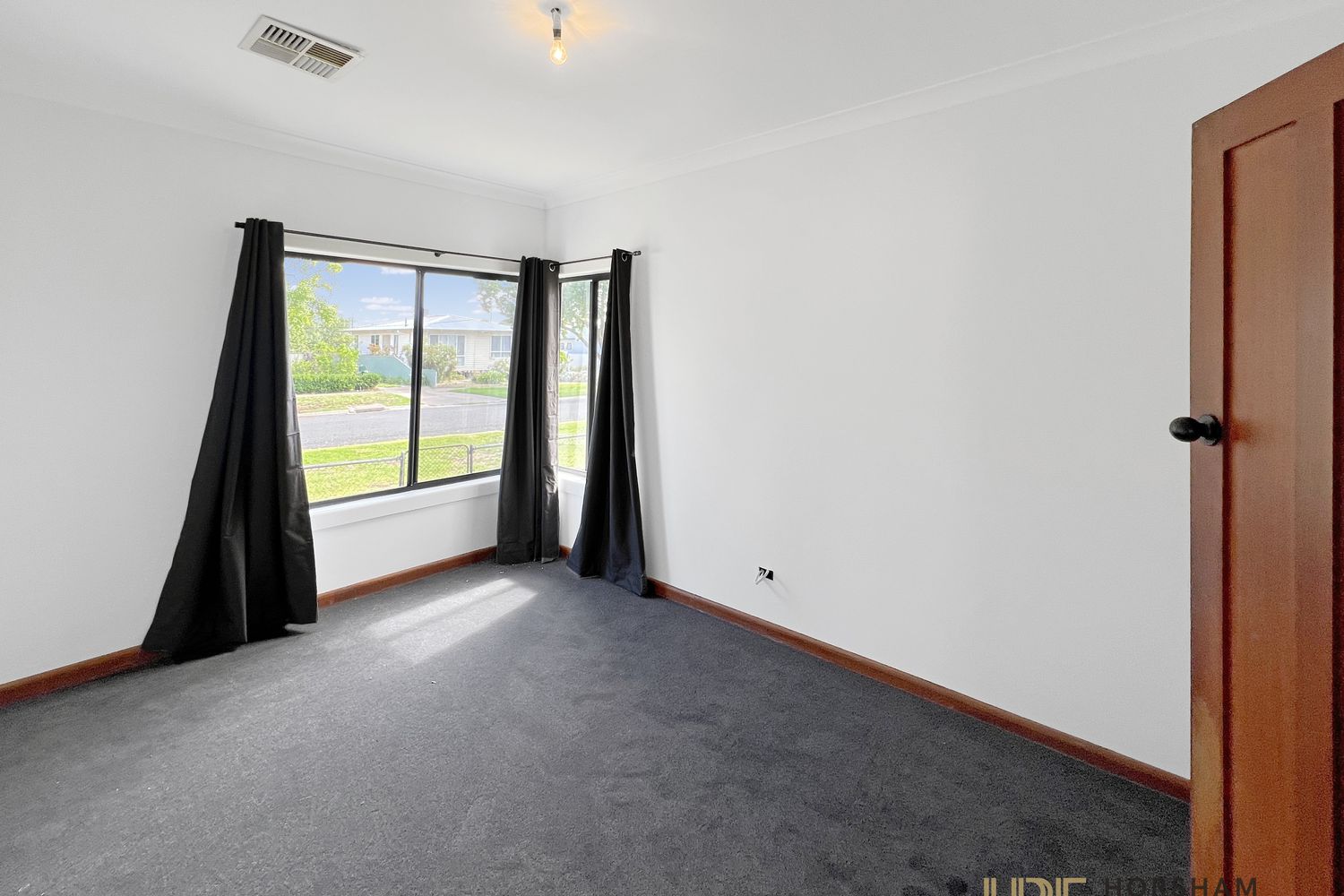 1 / 10 Sinclair Place, Horsham