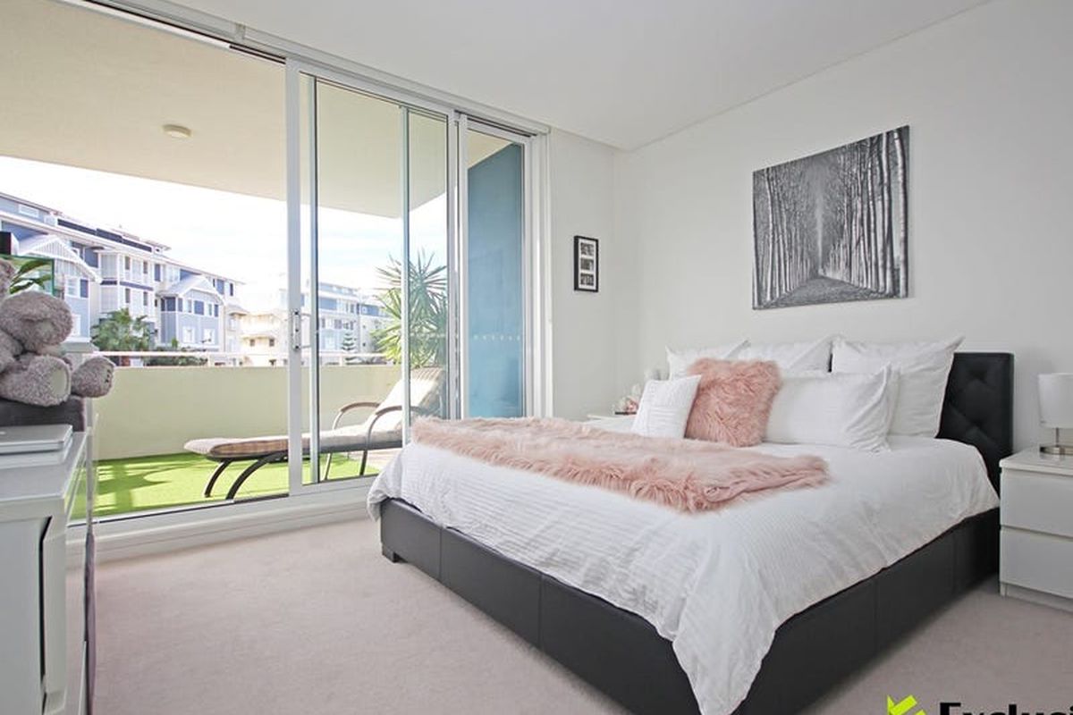 207 / 28 Peninsula Drive, Breakfast Point