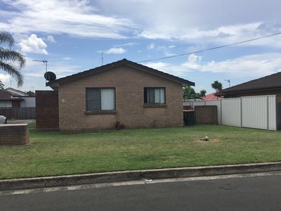 2 / 1 Gipps Crescent, Barrack Heights