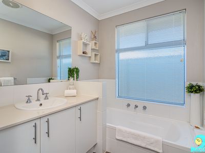 9 Topmast Brace, Alkimos