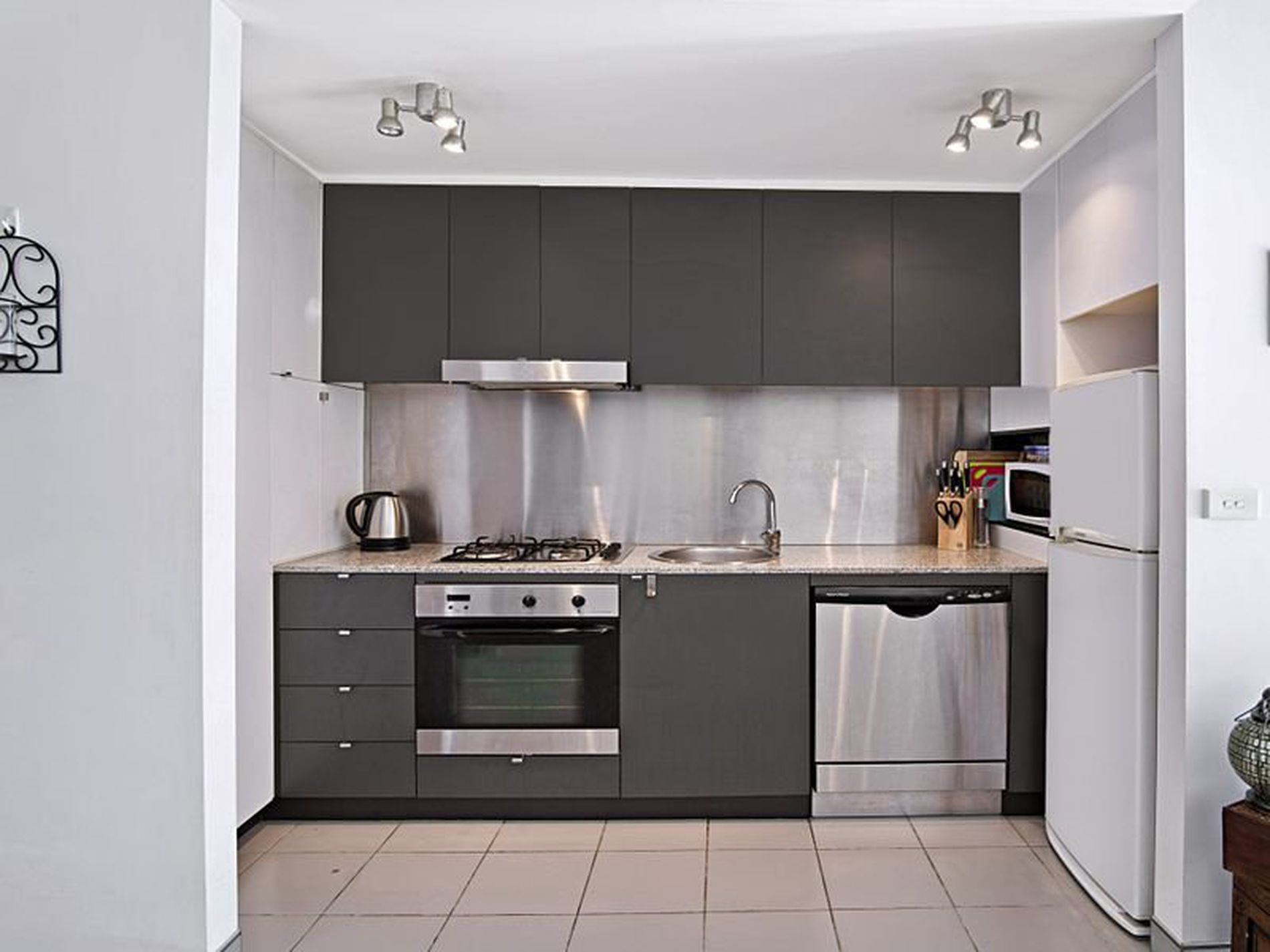 240 / 3 Queen Street, Rosebery