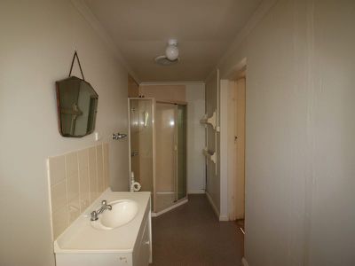 2 / 272 Latrobe Terrace, Newtown