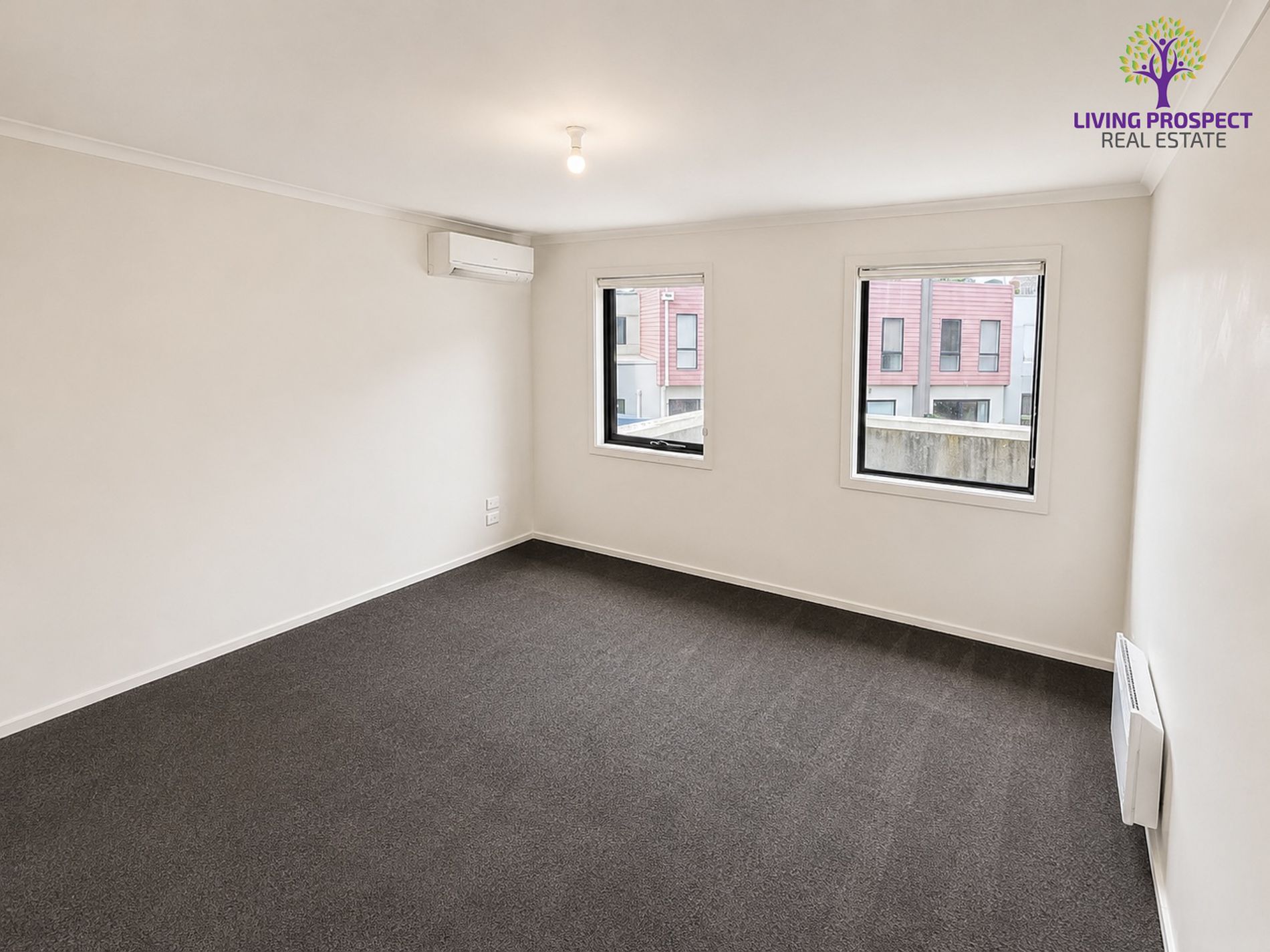 33 / 39 Astley Crescent, Point Cook