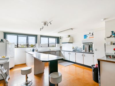 94 Henderson Valley Road, Henderson