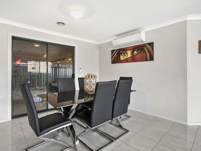 8 Yarraman Road, Manor Lakes