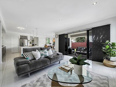 8 Blue Gum Place, Wakerley