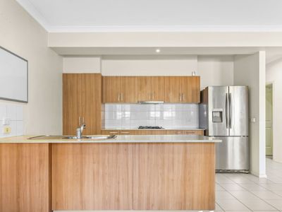 11 Hickory Drive, Narre Warren South