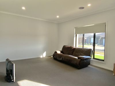 8 Midewin Way, Wyndham Vale
