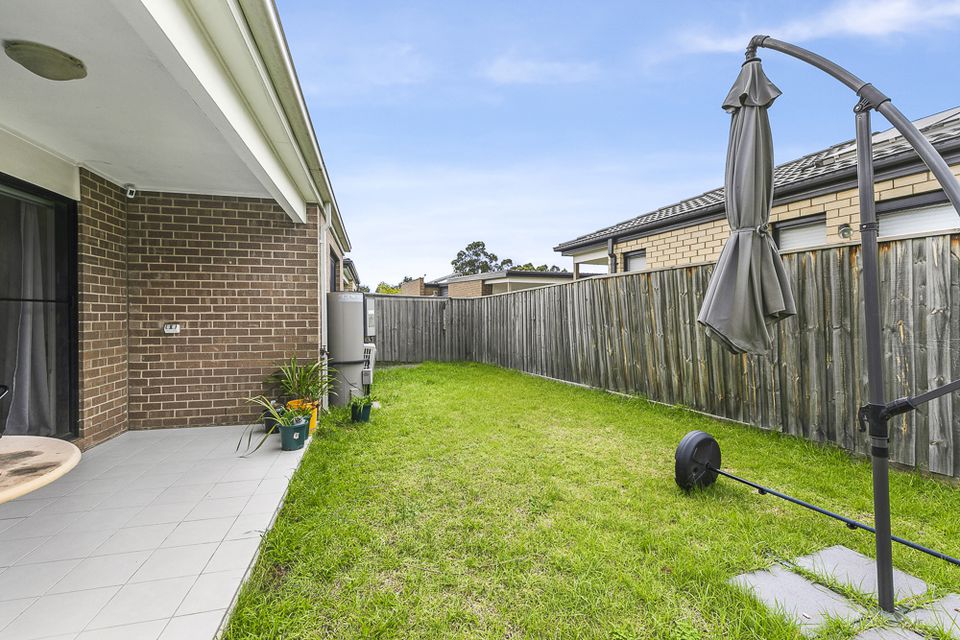 11 Oscar Circuit, Roxburgh Park