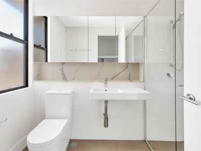 16 / 37 Sickle Avenue, Hope Island