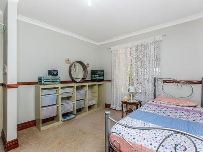 41 Redheart Drive, Thornlie