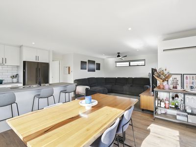 2 / 10 Curtain Court, Brighton