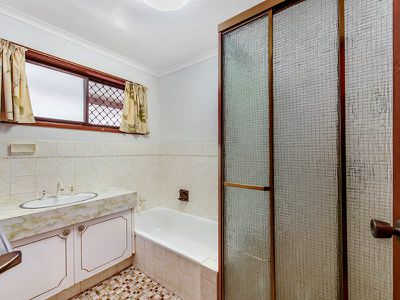 12 Fairsky Avenue, Mermaid Waters