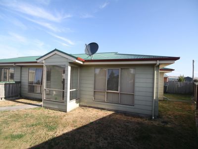 2 / 4 Austin Stret, Wynyard