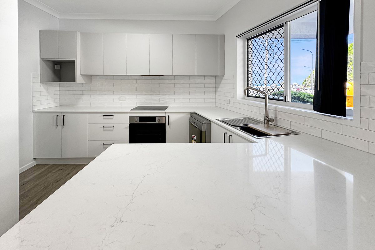 2 / 20 Marine Parade, Coolangatta