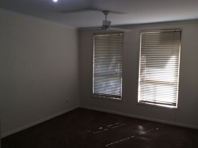 56 Witney, Telina