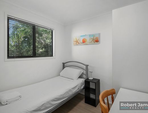  DUAL KEY APARTMENT - PREMIUM POSITION - WATER ASPECT OF LAKE DOONELLA   image 14