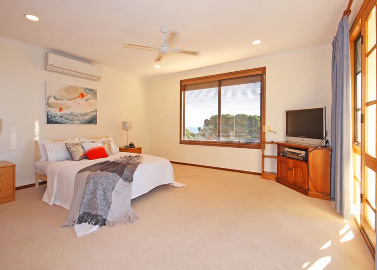 5 Neeangarra Crescent, Hallett Cove