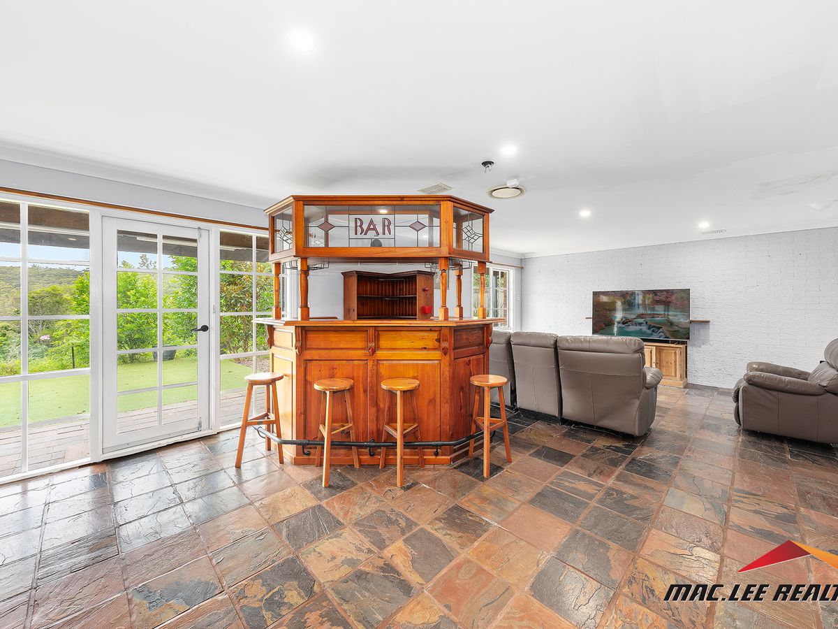 27 Station Road East, Fountaindale