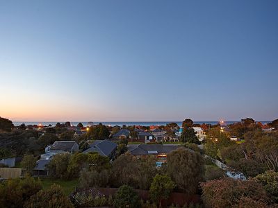 16 Marvin Avenue, Rye