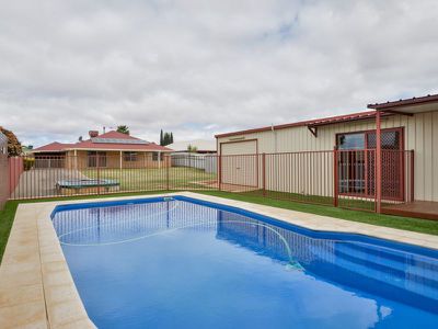 25 Longmore Parade, Broadwood