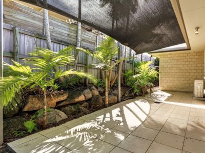 9 Lexington Drive, Lammermoor
