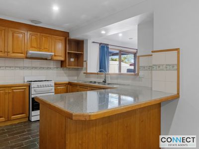 10 Hindmarsh Court, Cranbourne North