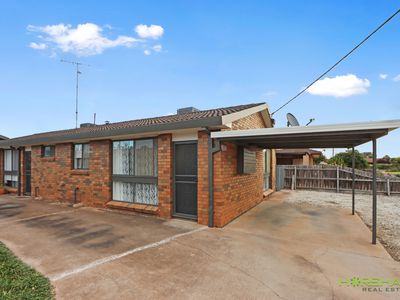 1 / 15 Schwarz Avenue, Horsham