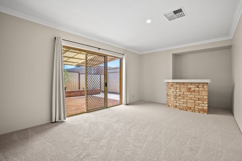 16 Frigate Close, Waikiki