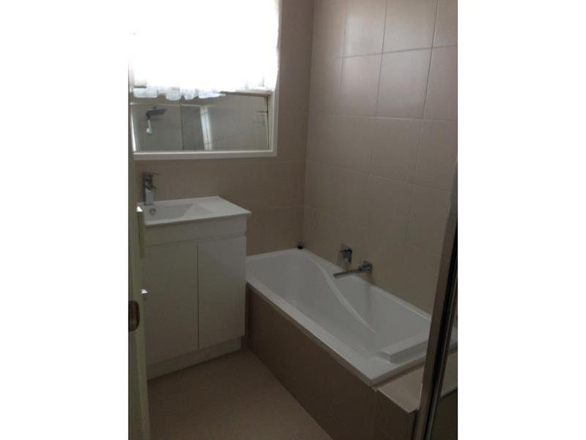 4 / 17 Greaves Street, Werribee