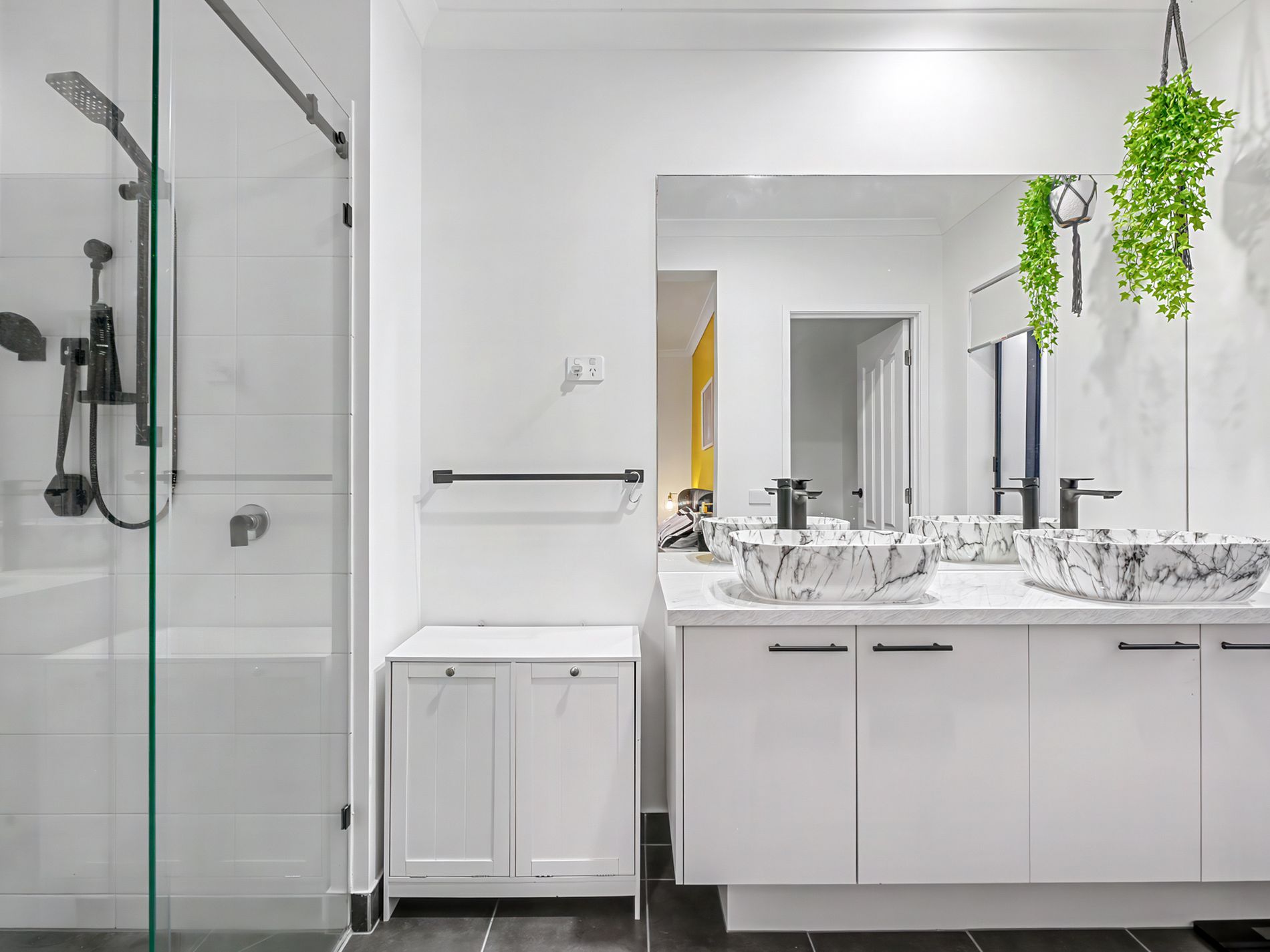 3 Caxton close, Clyde