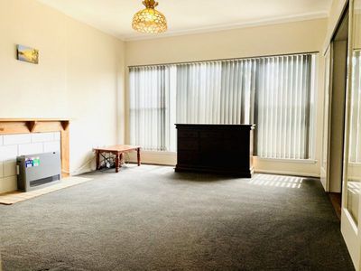 64 Crown Street, Dubbo