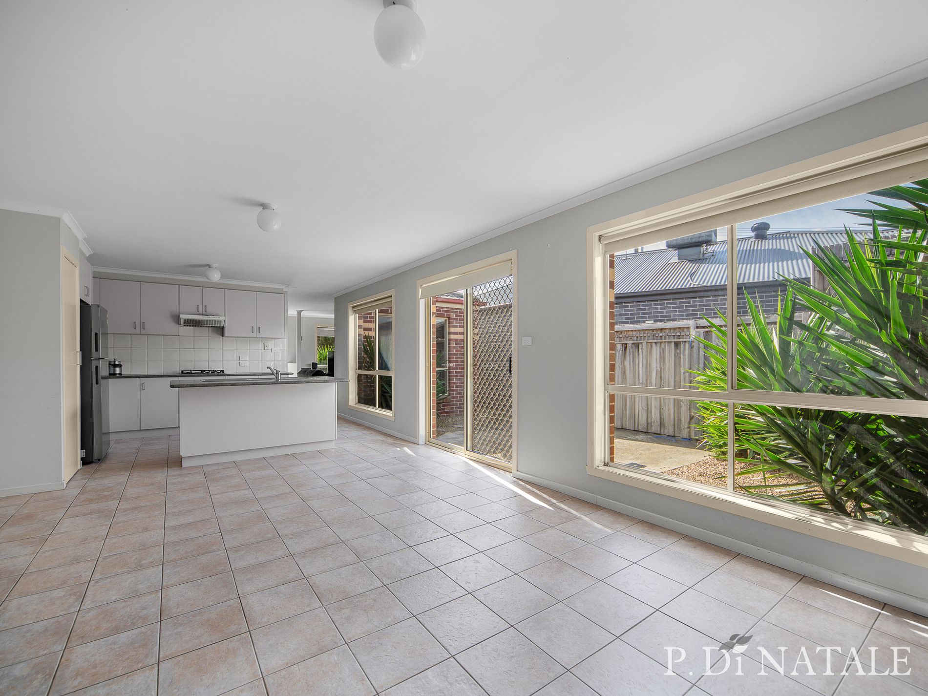 2 / 24 Coolabah Crescent, Hoppers Crossing