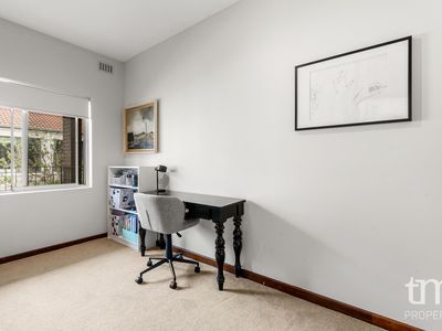 4 / 42 Broadway, Crawley