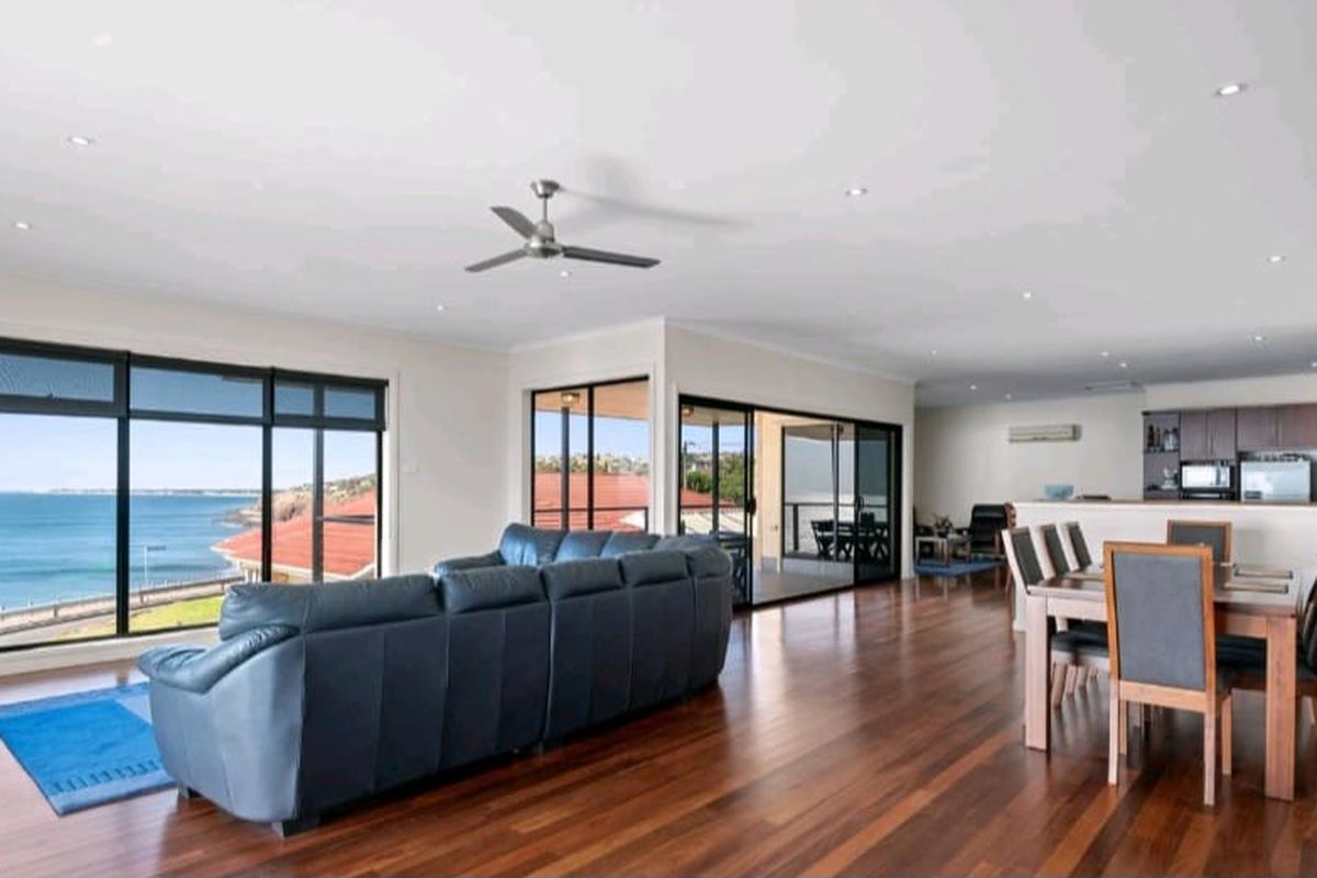 2 Clifftop Crescent, Hallett Cove