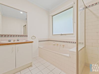 24 Hedgerow Court, Narre Warren South