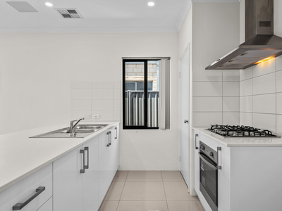 28 Mornington Crescent, Wandi