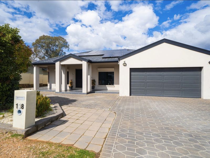 138 Halloran Drive, Jerrabomberra